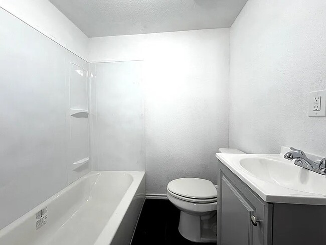 Photo - 2721 Colgate St