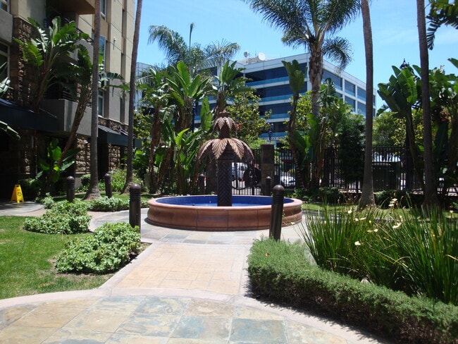 One Courtyard Area - 1465 C St Unit Union Square Condos