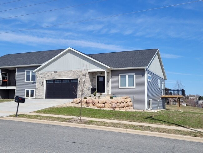 Building Photo - 805 Blue Mounds St Unit B Rental