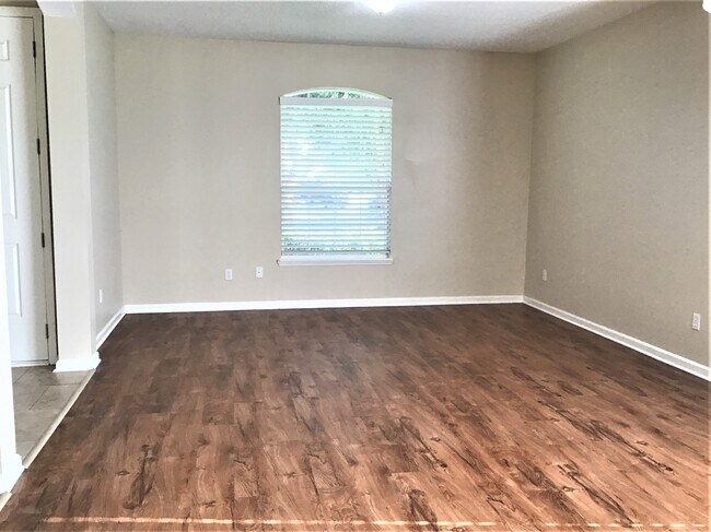 Photo - 404 Bayridge Ct