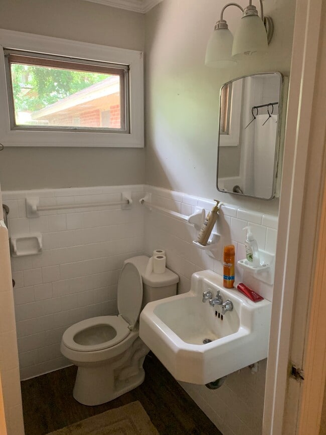 Bathroom Inside Private Suite - 1206 Lafayette Ave