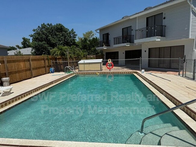 Building Photo - 4318 SE 5th Ave Unit 2