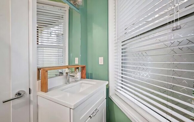 1821 Newton St NW Unidad 3