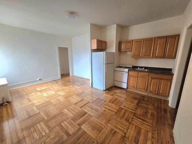 Photo - 59-16 Woodside Ave