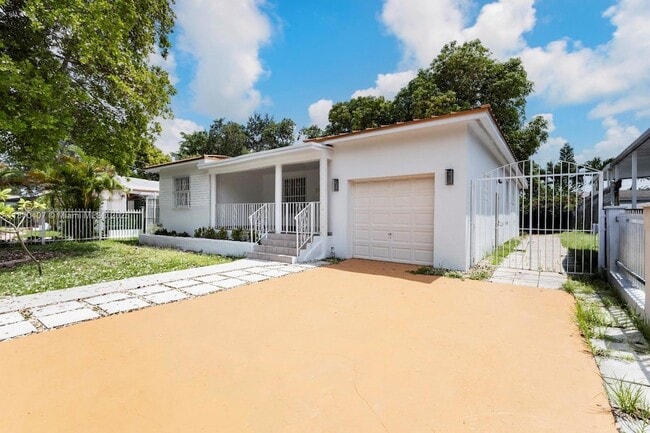 Building Photo - 2350 SW 2nd St Rental