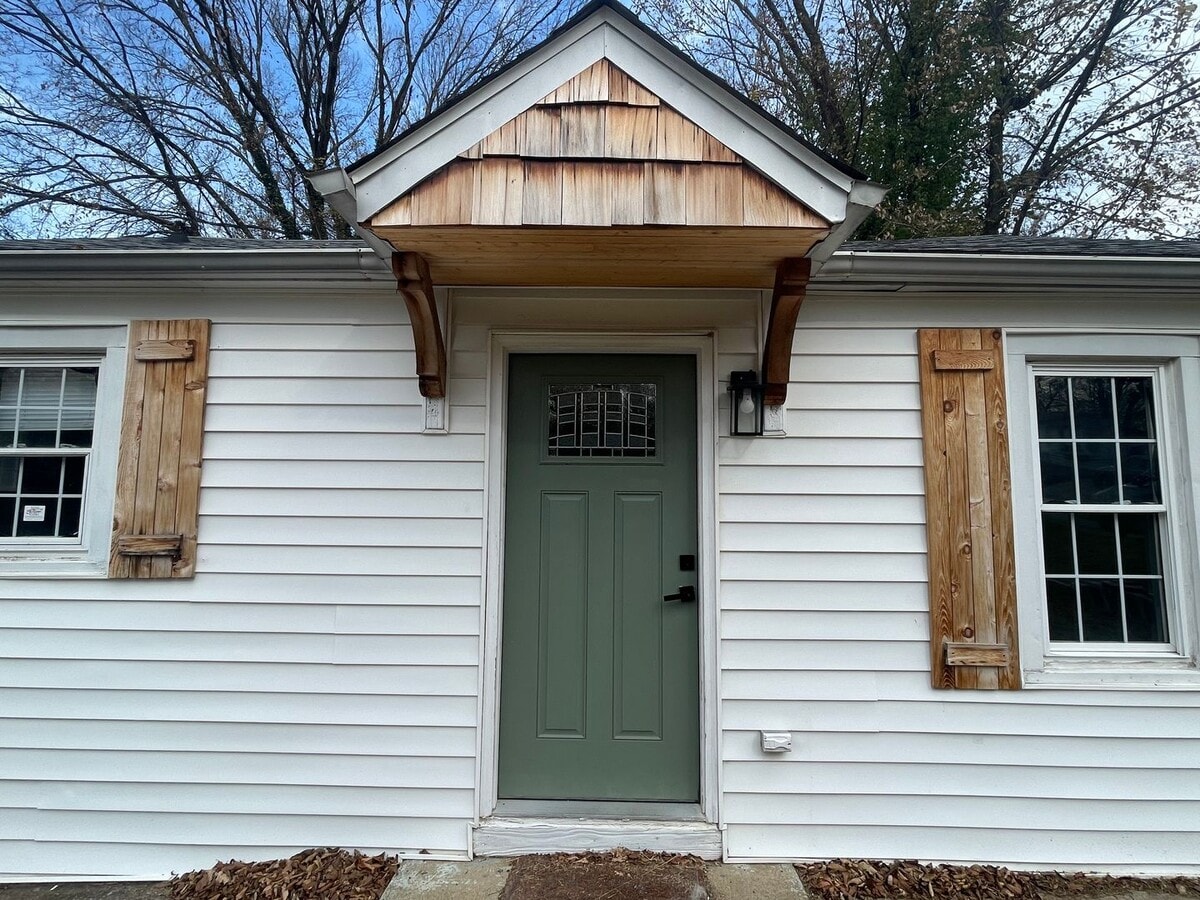 Photo - 2 Bedroom Pet Friendly Home For Rent Near Madison Street!