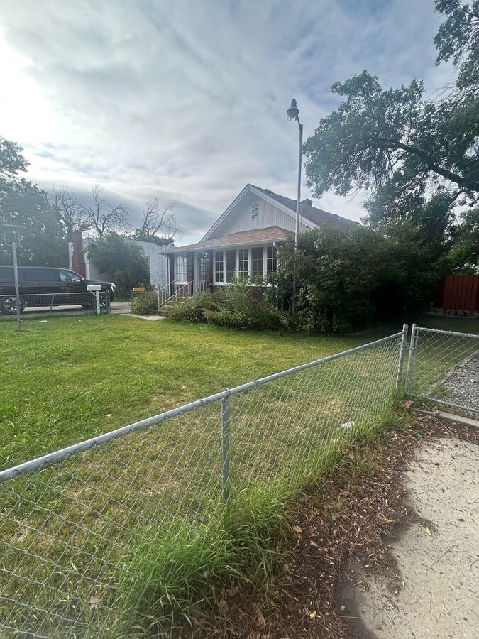 Charming 2-Bed, 2-Bath Home with Garage, F... - Charming 2-Bed, 2-Bath Home with Garage, F...