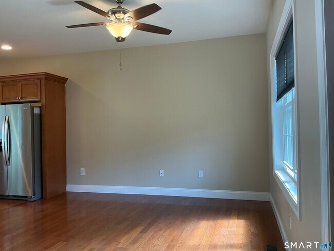38 Glastonbury Ave