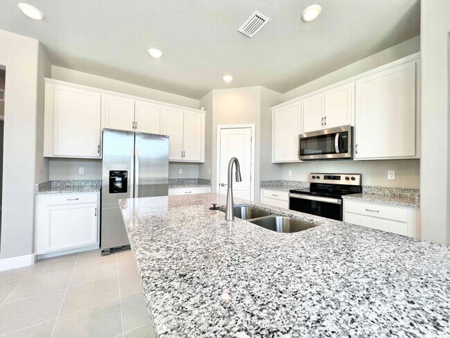 Photo - 9359 Highland Hls Dr