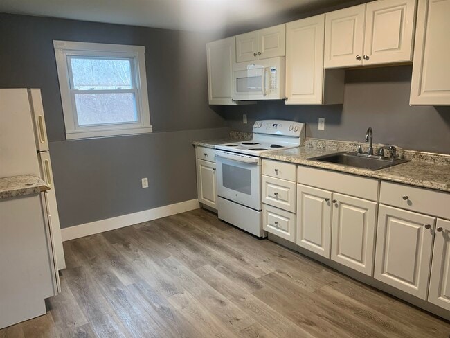 Photo - 354 Main St Unit 3