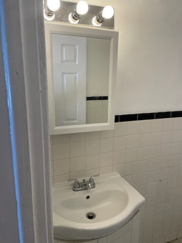 Photo - 18604 Marx St