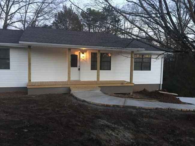 Building Photo - 4 Bedroom, 3 Bath Basement Ranch with Coun... Rental