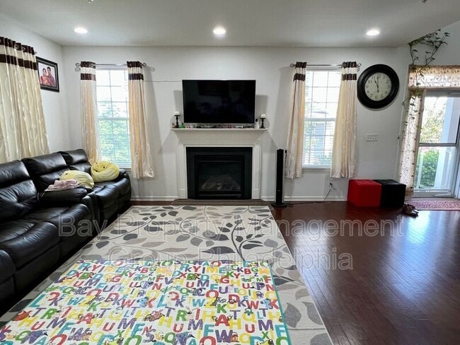 Photo - 151 Fairfield Cir N