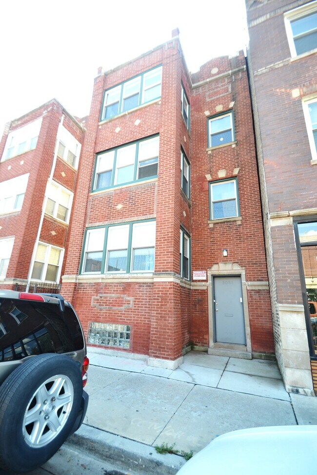 Photo - 3021 W Diversey Ave Casa