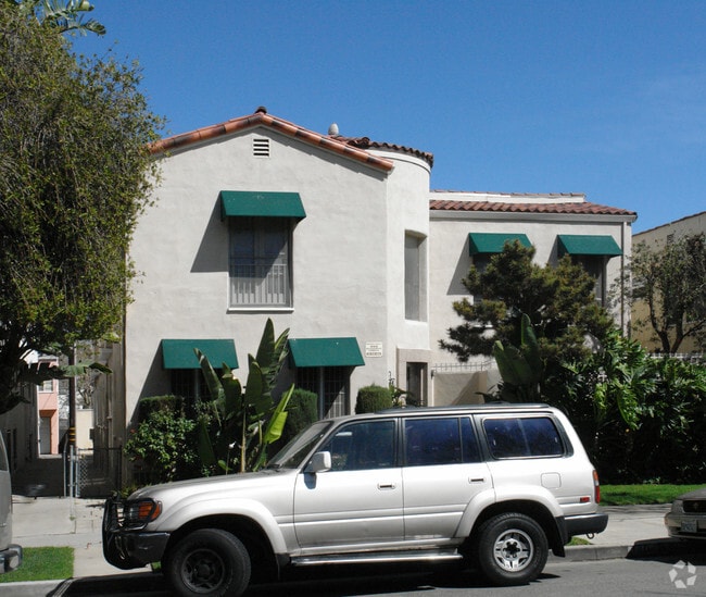 Photo - 140 S Elm Dr