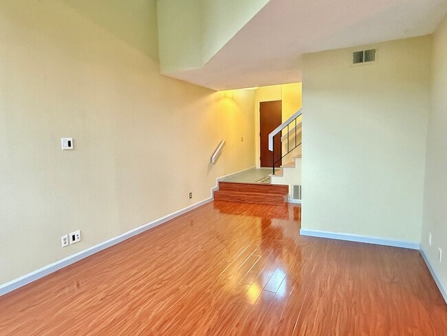 Photo - $3490 -- Beautifully Upgraded 3BR Townhome in Northgate