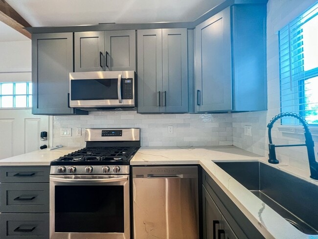 Building Photo - 13053 Venice Blvd Unit 3795