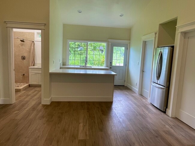 Building Photo - 73-4583 Kukuki St Unit 2 Bd 1 Br
