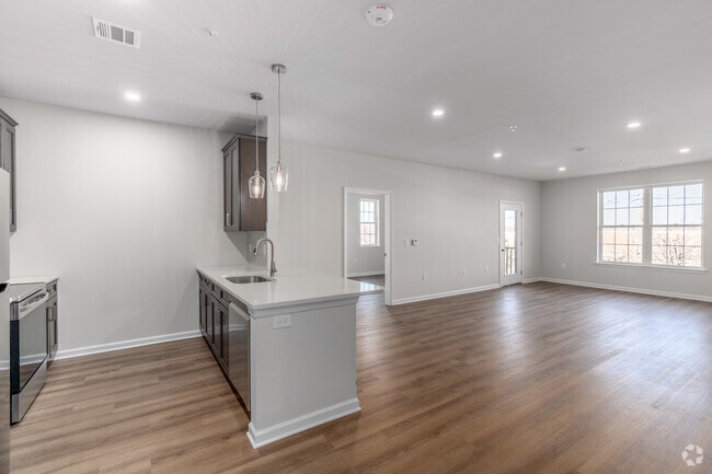 2BR, 2BA - 1200SF - Entrance