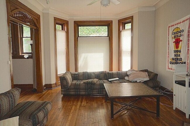 Photo - 2626 N Wilton Ave Unidad 2