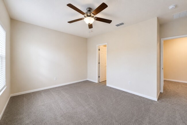 Photo - 1104 Coral Ln