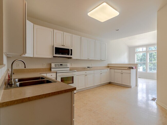 Photo - Spacious Unfurnished 3-BR, 2.5-BA year-rou...
