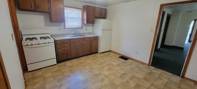 Photo - 218 E National St