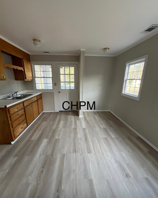 Photo - 327 E Bond St