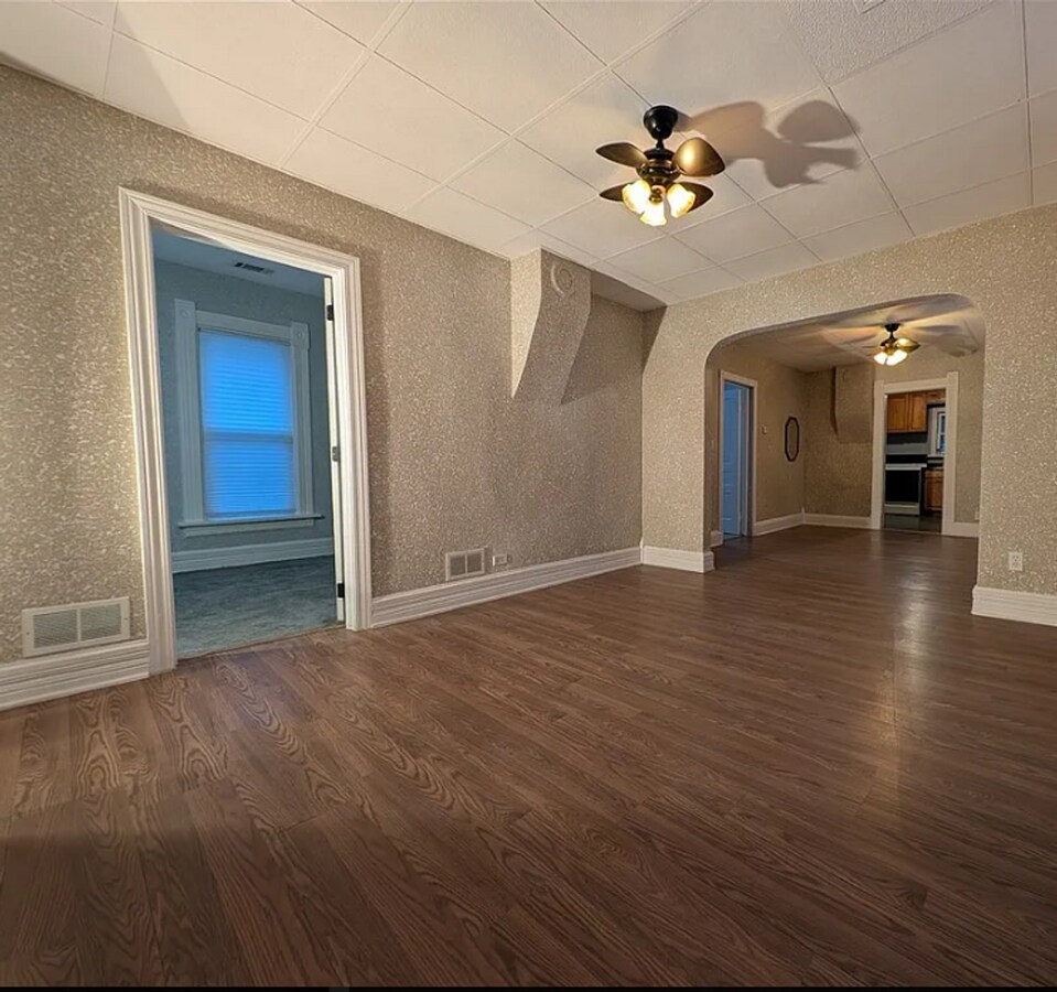 Spacious 3 Bedroom 1 Bath House with Fence... - Spacious 3 Bedroom 1 Bath House with Fence...