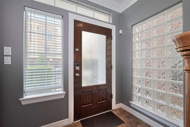 Photo - 3925 Floyd St