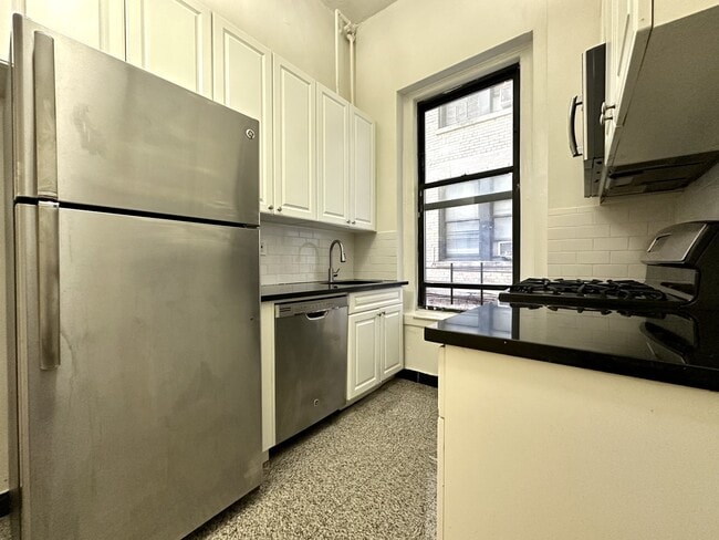 Photo - 664 W 163rd St Unit 3