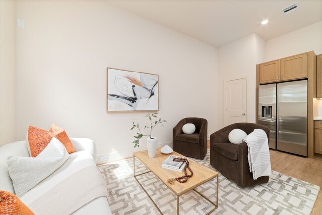 Building Photo - 859 Rachel St