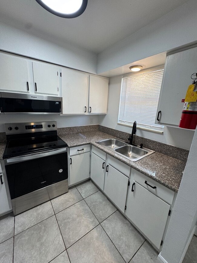 Photo - 1197 Bentley Rd Unit 4