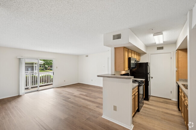 2BR, 2BA - 1,000SF - Kitchen/ Dining Room - Briarwood Meadows