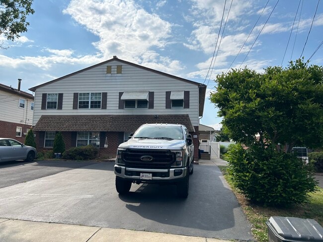 Photo - 8124 Ryers Ave Unidad 2nd FL