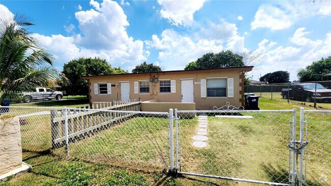 Building Photo - 10420 SW 180th St Unit 10420 Rental