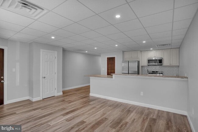 Building Photo - 933 N Hanover St Unit 1ST FL