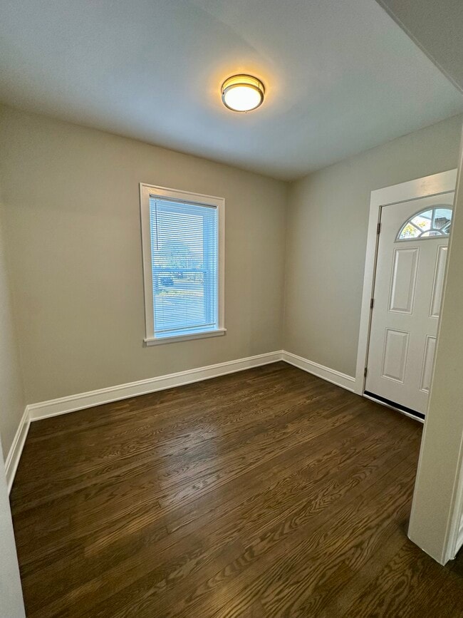 Entry - 2501 Grove St Unit #1