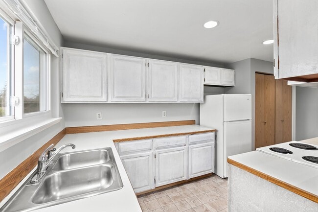 Photo - West Seattle Flats: Leasing Specials! Beau...