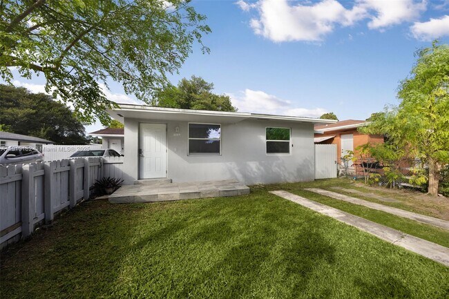 Photo - 2009 NW 32nd St Unit 2009