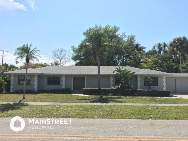 Building Photo - 2217 16th Ave W