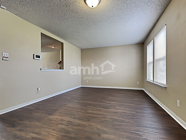 Photo - 356 Sunbeam Ln