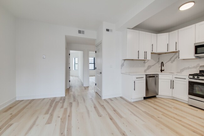 Photo - 1906 N Whipple St Unidad 103