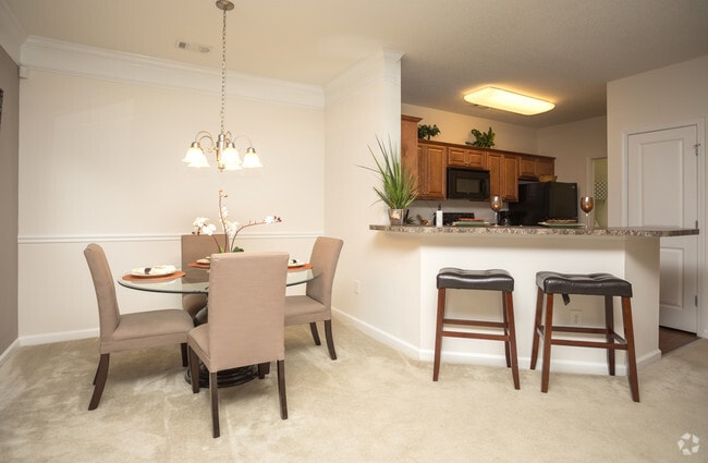 2BR, 2BA - 1,463 SF