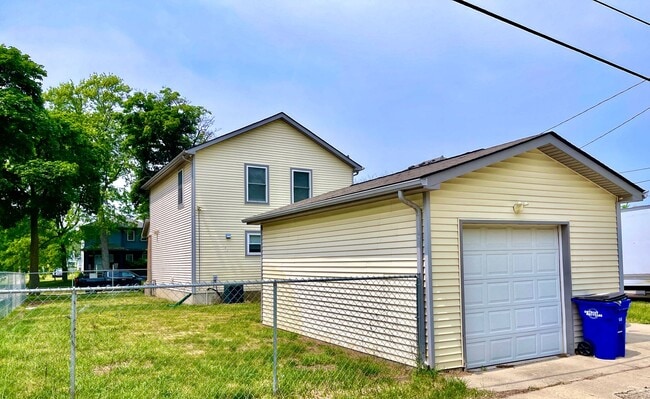 Photo - Beautiful, Spacious 3 bed/2 bath House near West Village!