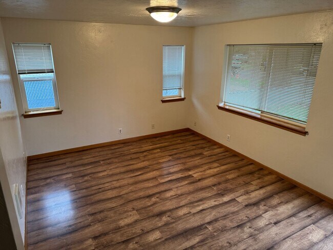 Photo - Updated 2 bedroom 1.5 bath duplex!