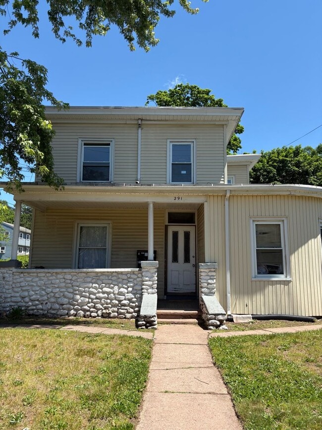 Photo - 291 Spruce St Unit Apt 3