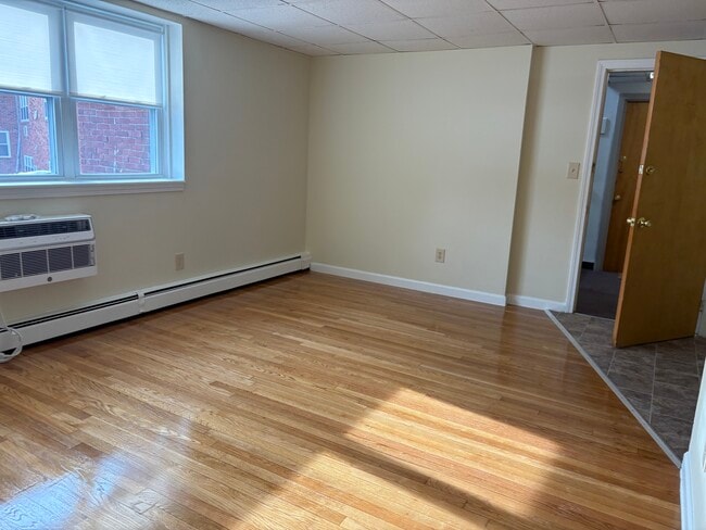 Building Photo - 1731 Highland Apartment Unit 1731-12