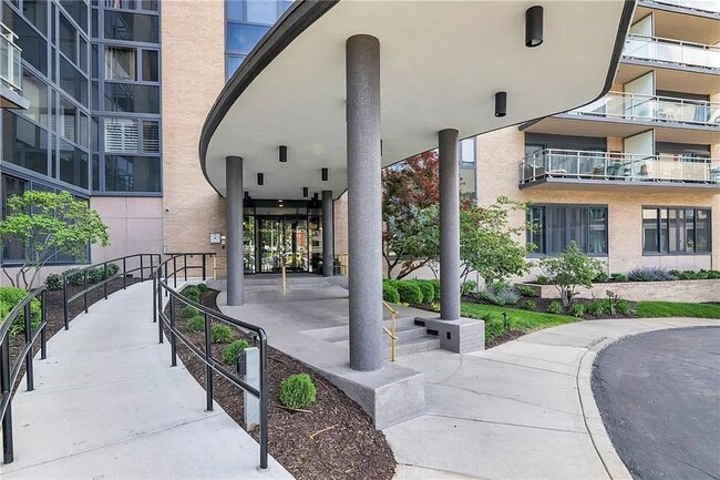 Photo - 4545 Wornall Rd Unit 309