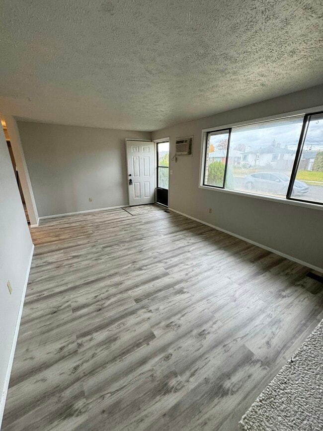 Photo - 228 E Crown Ave